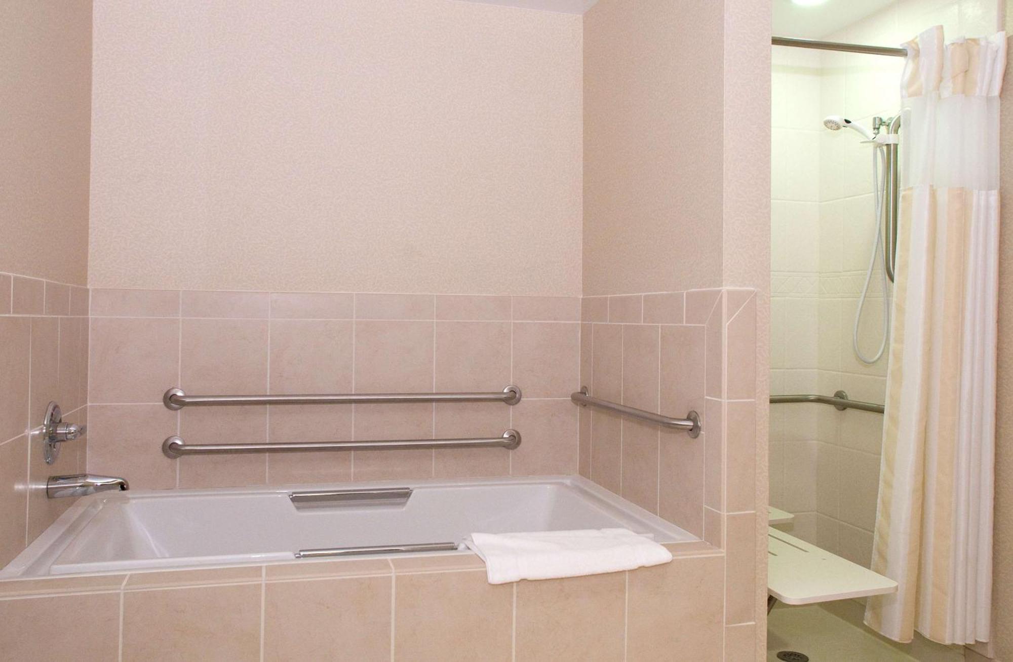 Hilton Garden Inn Mount Holly/Westampton Ngoại thất bức ảnh